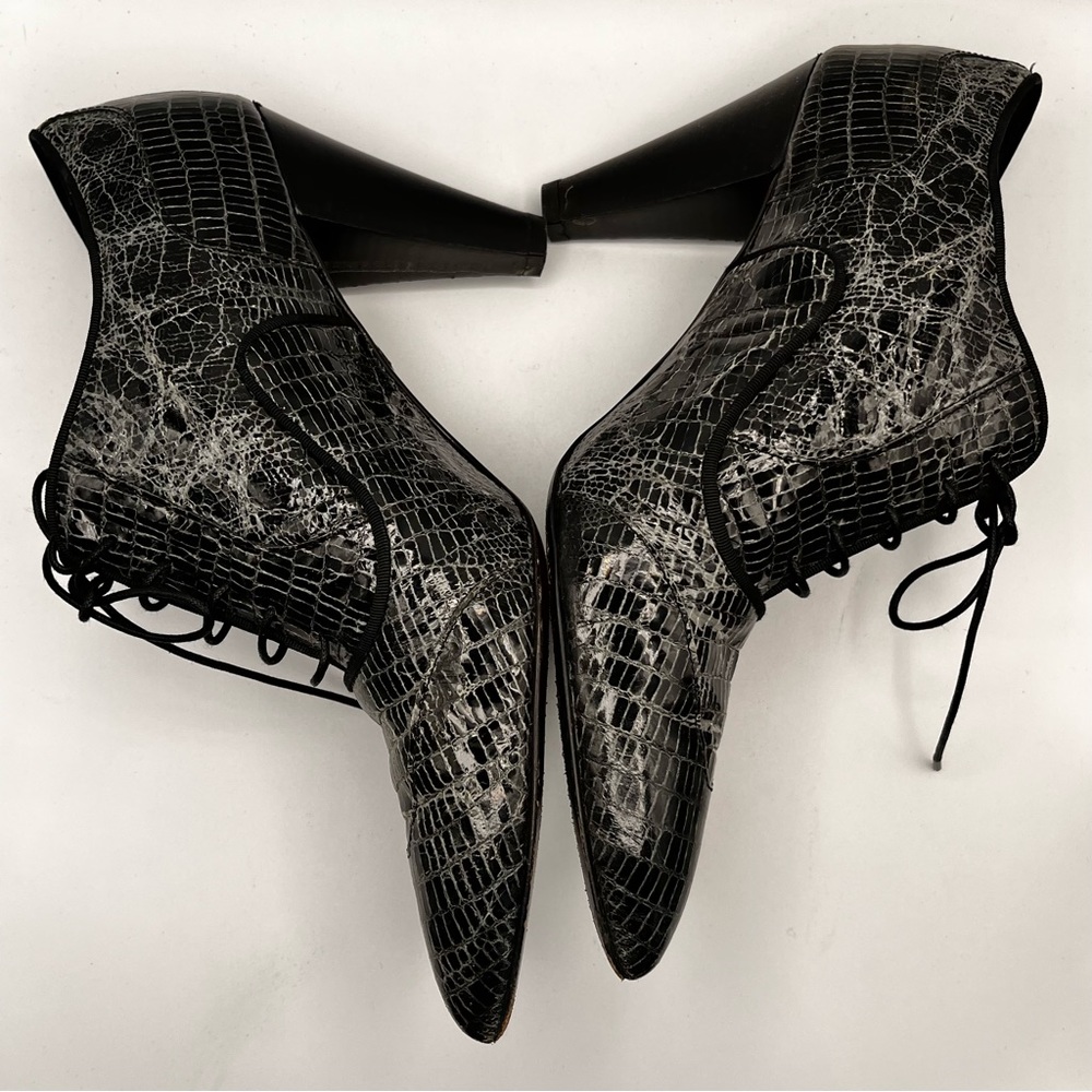 COUR CARRE LEATHER LACE UP BOOTIE